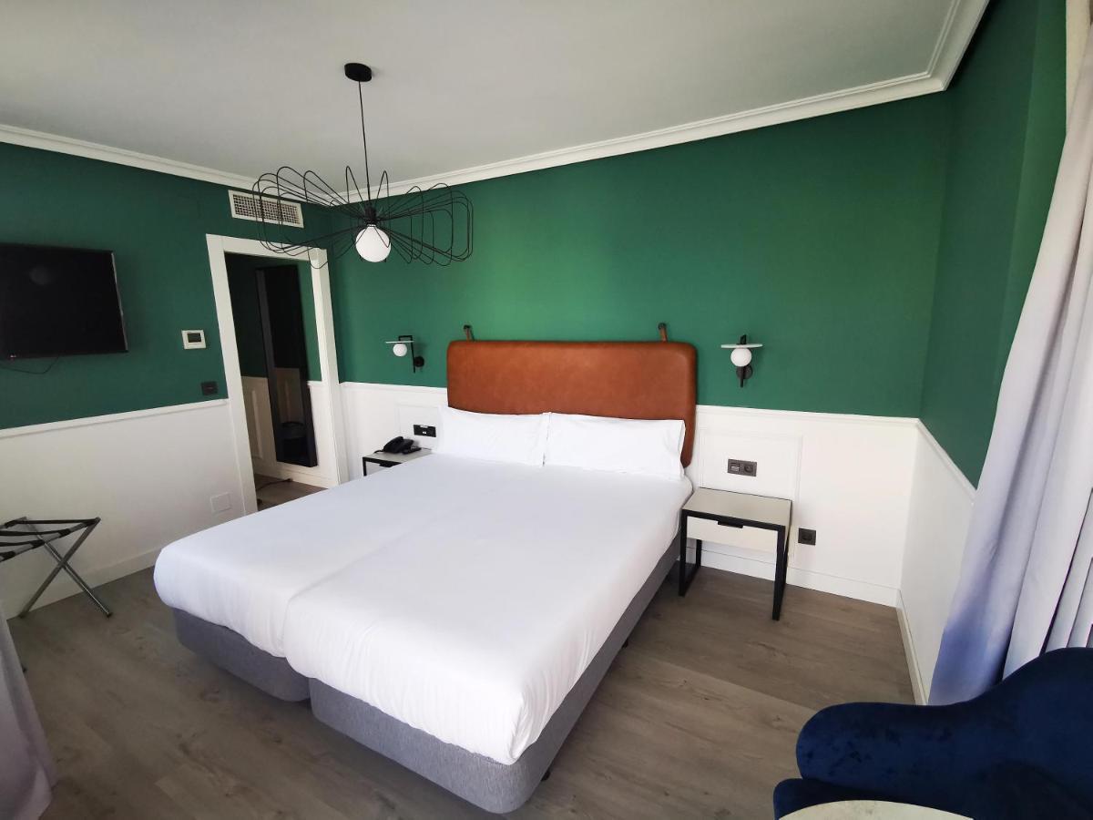 Hotel Don Rodrigo Palencia Bagian luar foto