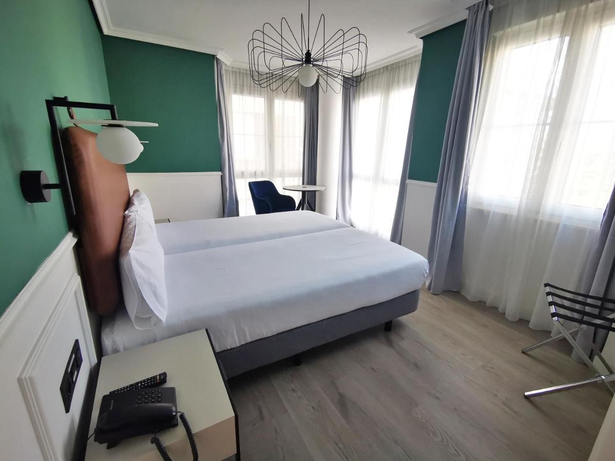 Hotel Don Rodrigo Palencia Bagian luar foto