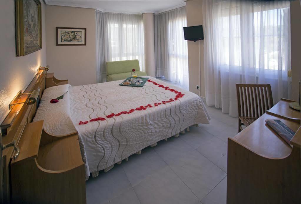 Hotel Don Rodrigo Palencia Bagian luar foto