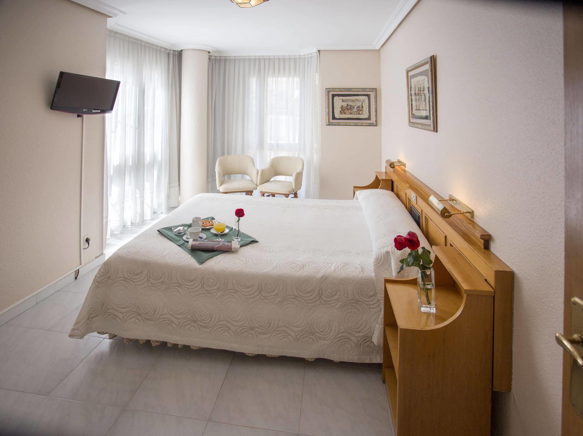 Hotel Don Rodrigo Palencia Bagian luar foto