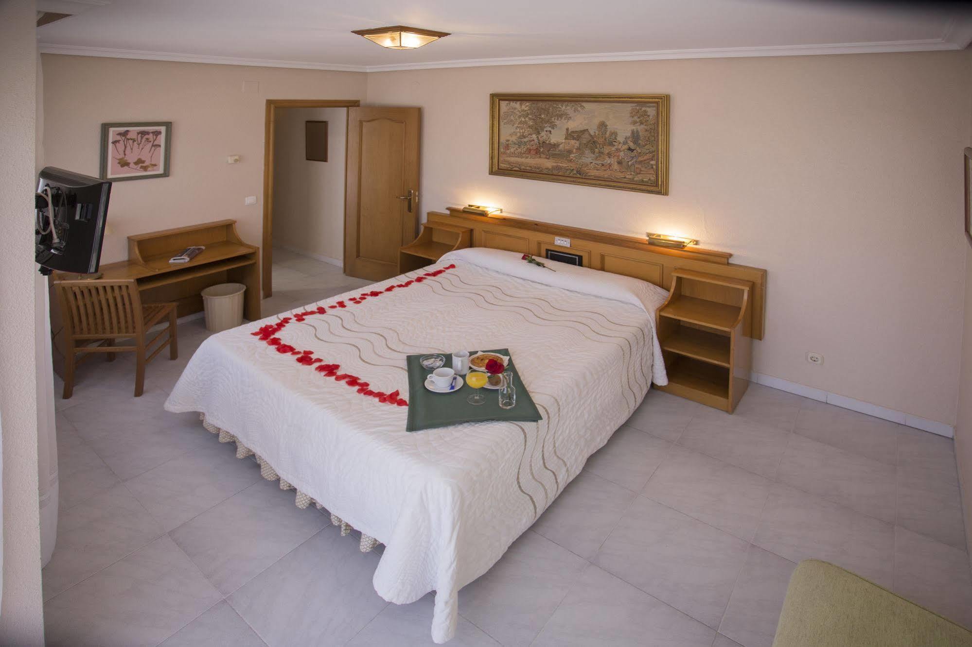 Hotel Don Rodrigo Palencia Bagian luar foto